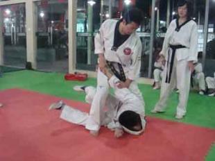 蘭州飛雪跆拳道館 辦年卡即送道服，開啟專業(yè)武道之旅